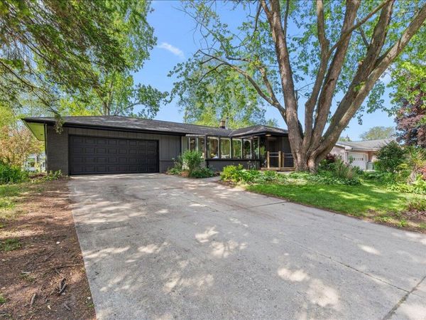234 Green Valley PLACE, West Bend, WI 53095