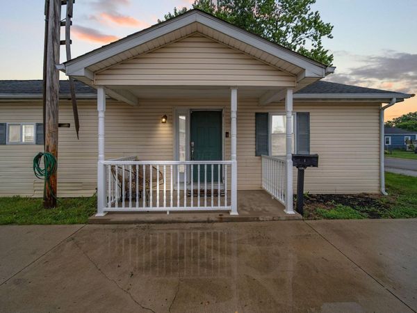 32 Hall Street , Ashville, OH 43103