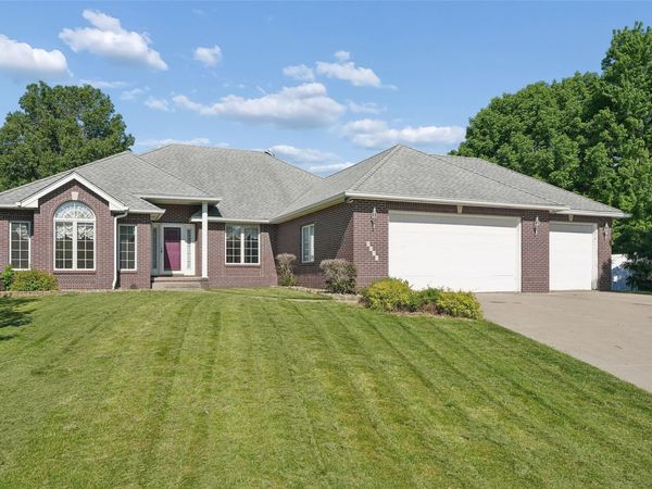 6000 Nottingham Drive, Johnston, IA 50131