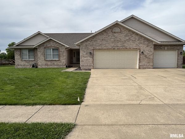 107 LILAC Lane, Chatham, IL 62629