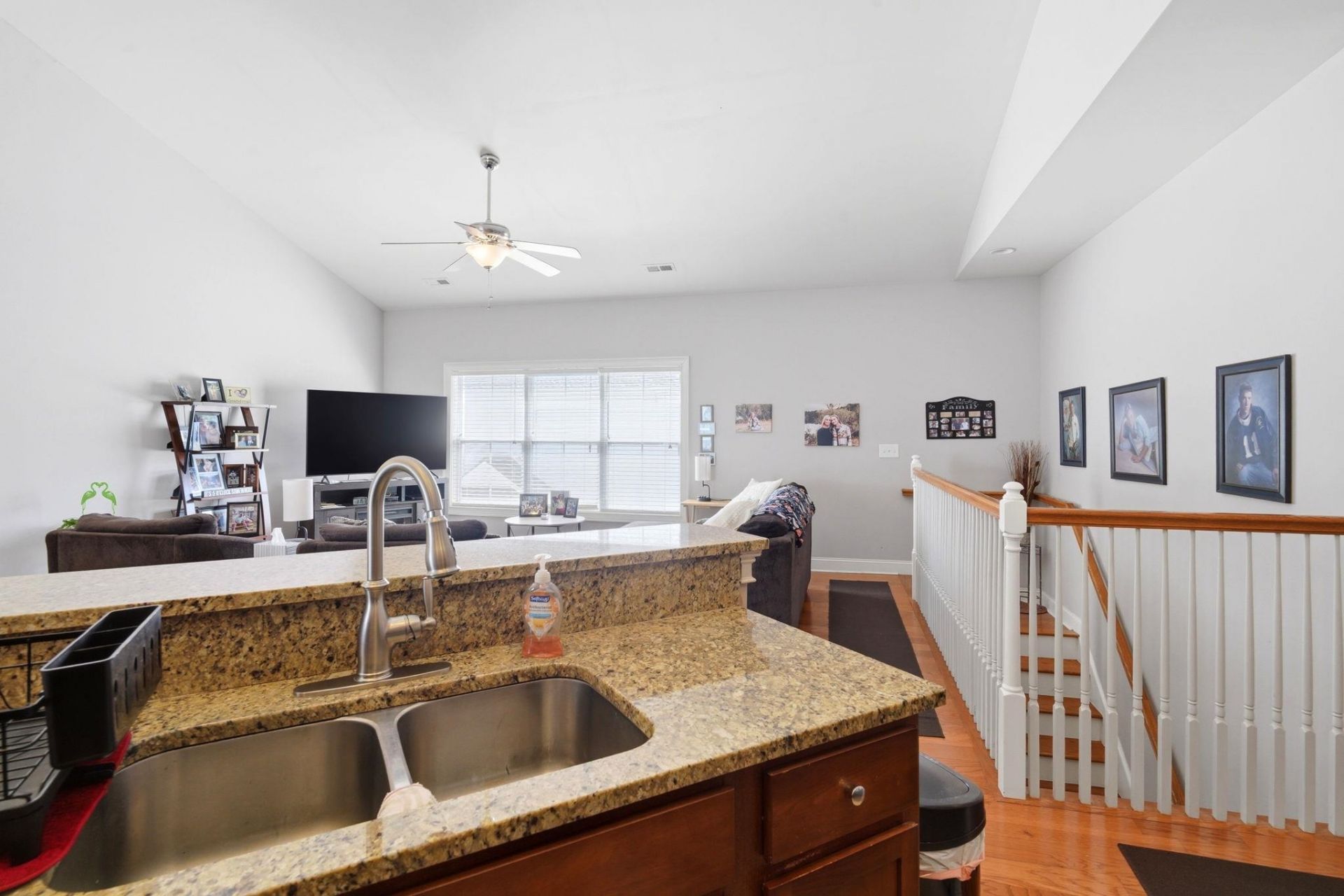 577 Sunnyside Ave.  Photo 10