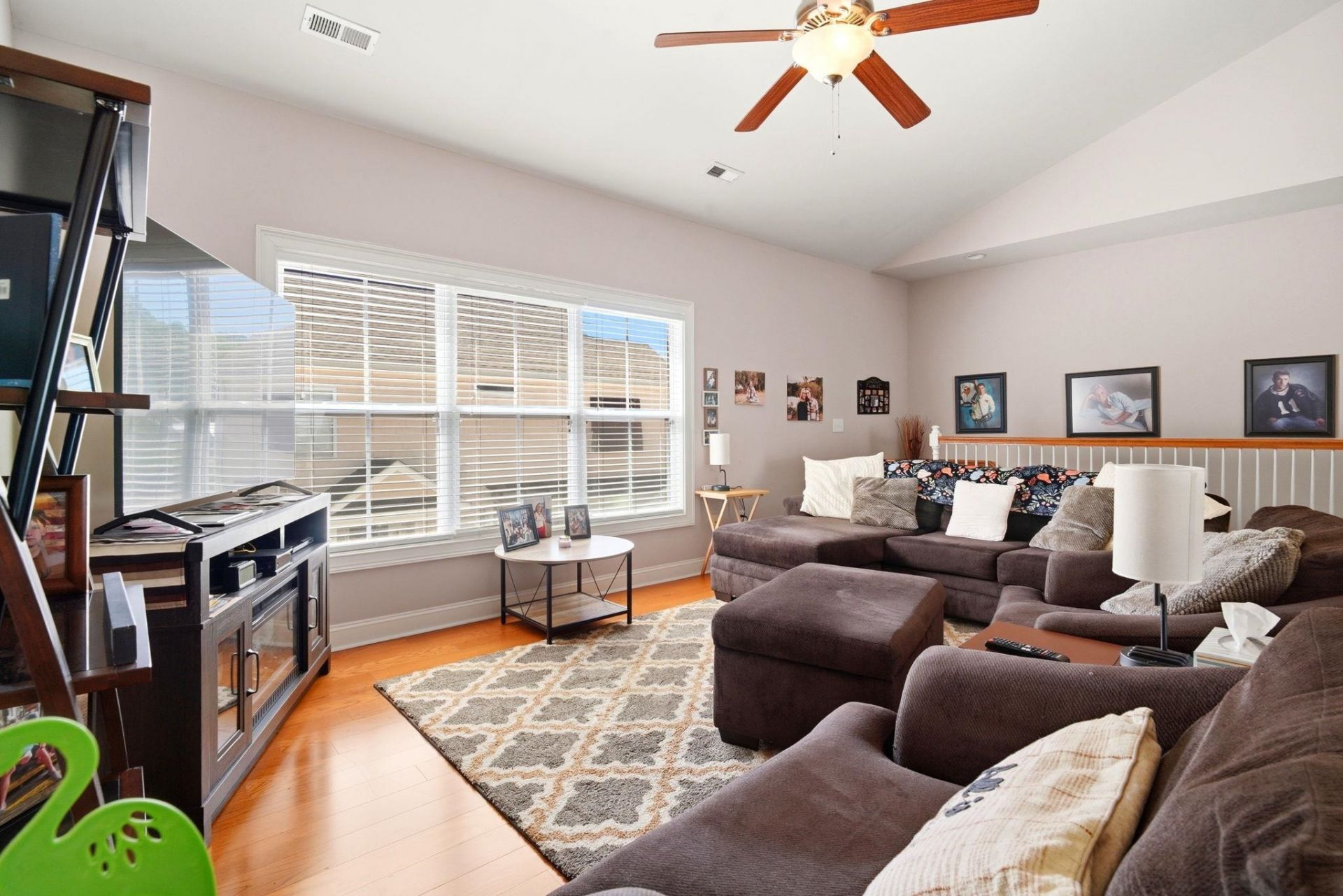 577 Sunnyside Ave.  Photo 13