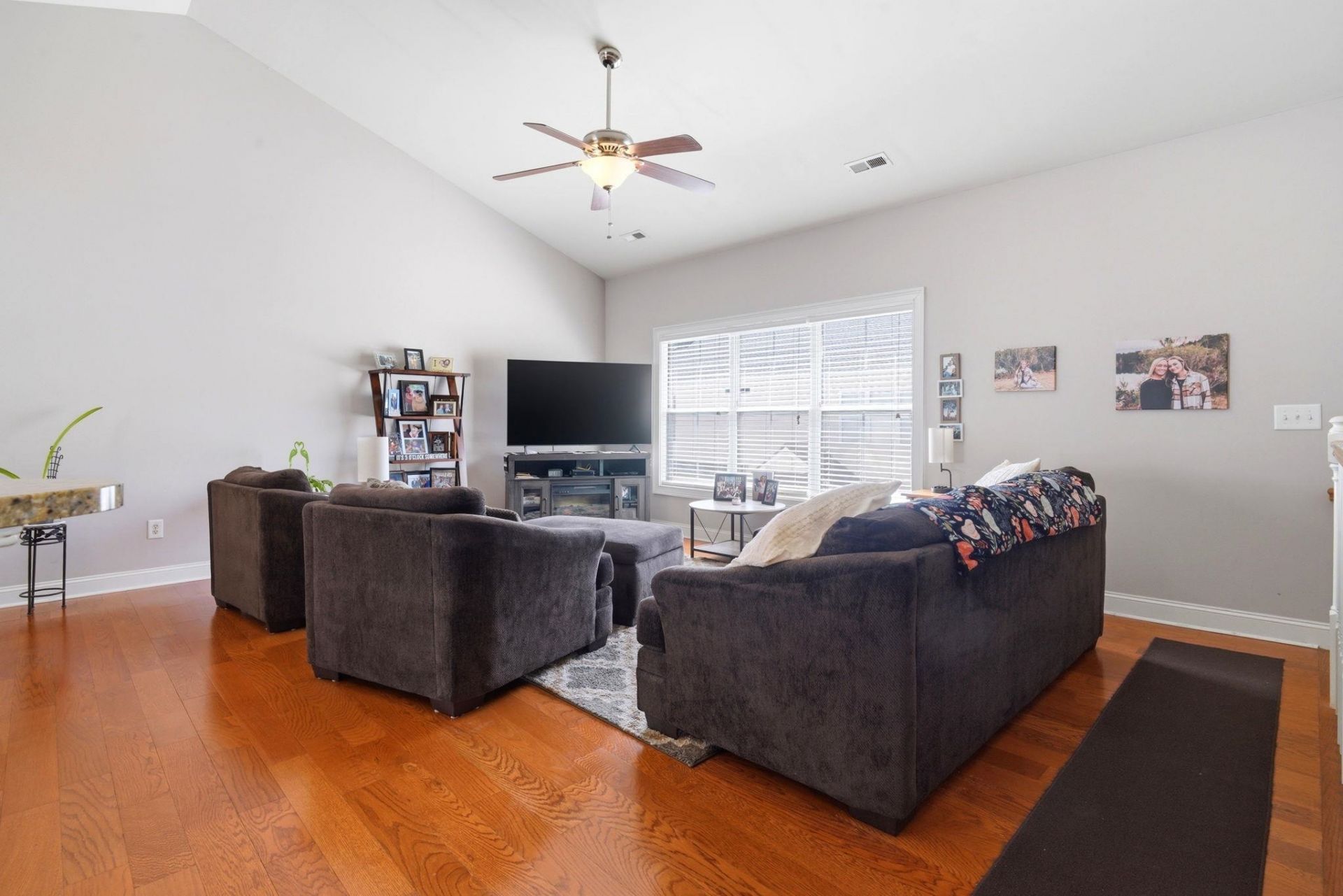 577 Sunnyside Ave.  Photo 14