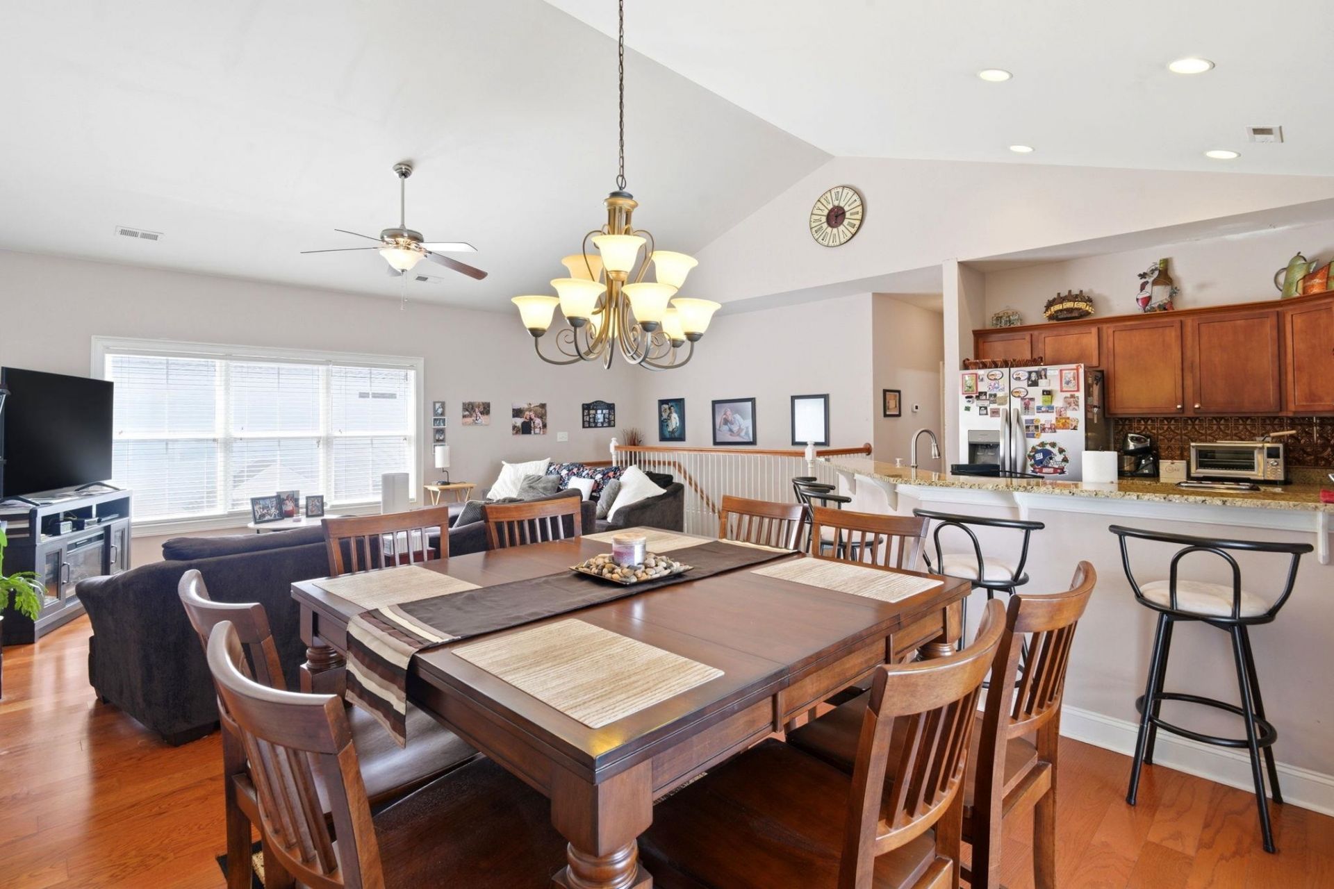 577 Sunnyside Ave.  Photo 5
