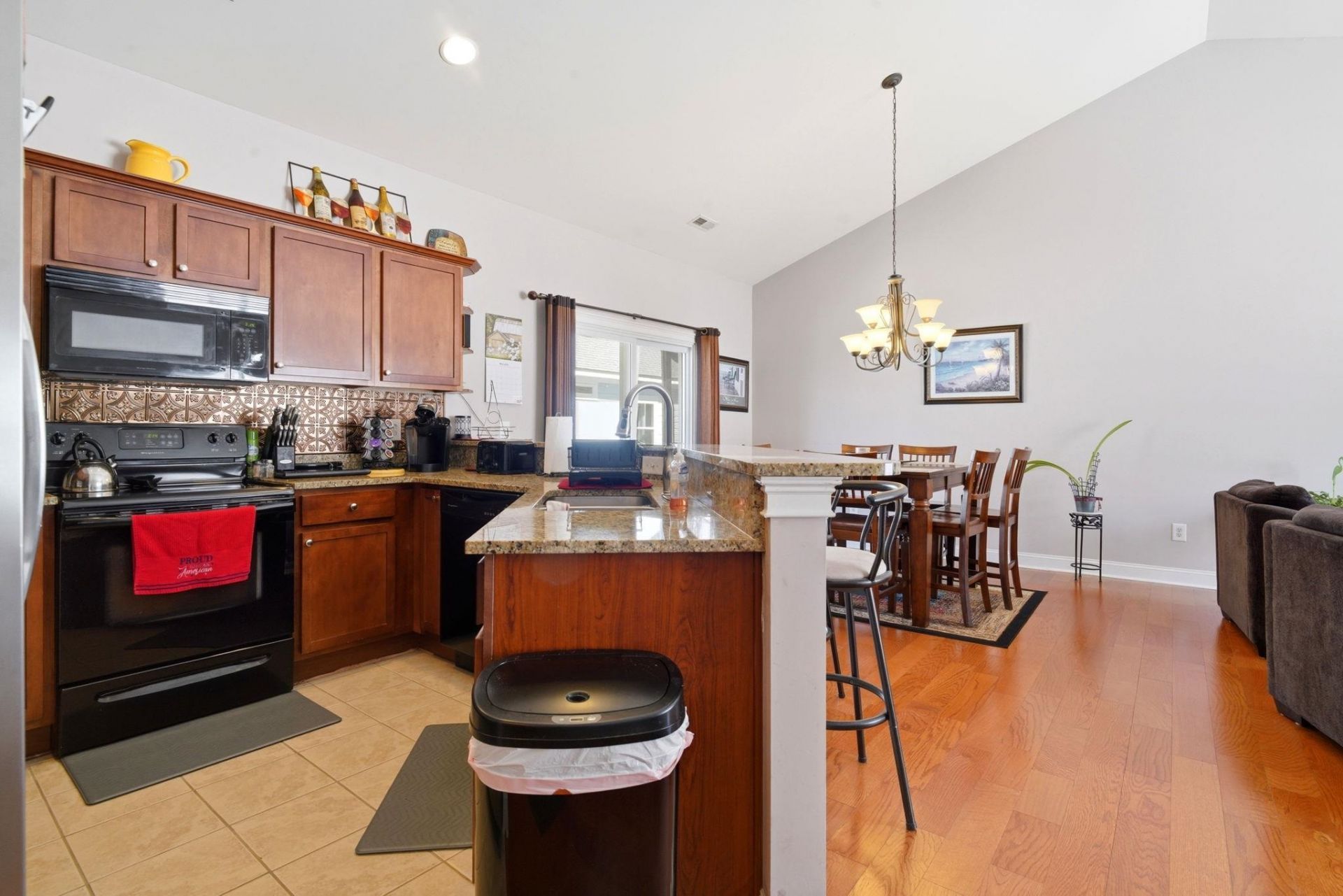 577 Sunnyside Ave.  Photo 6