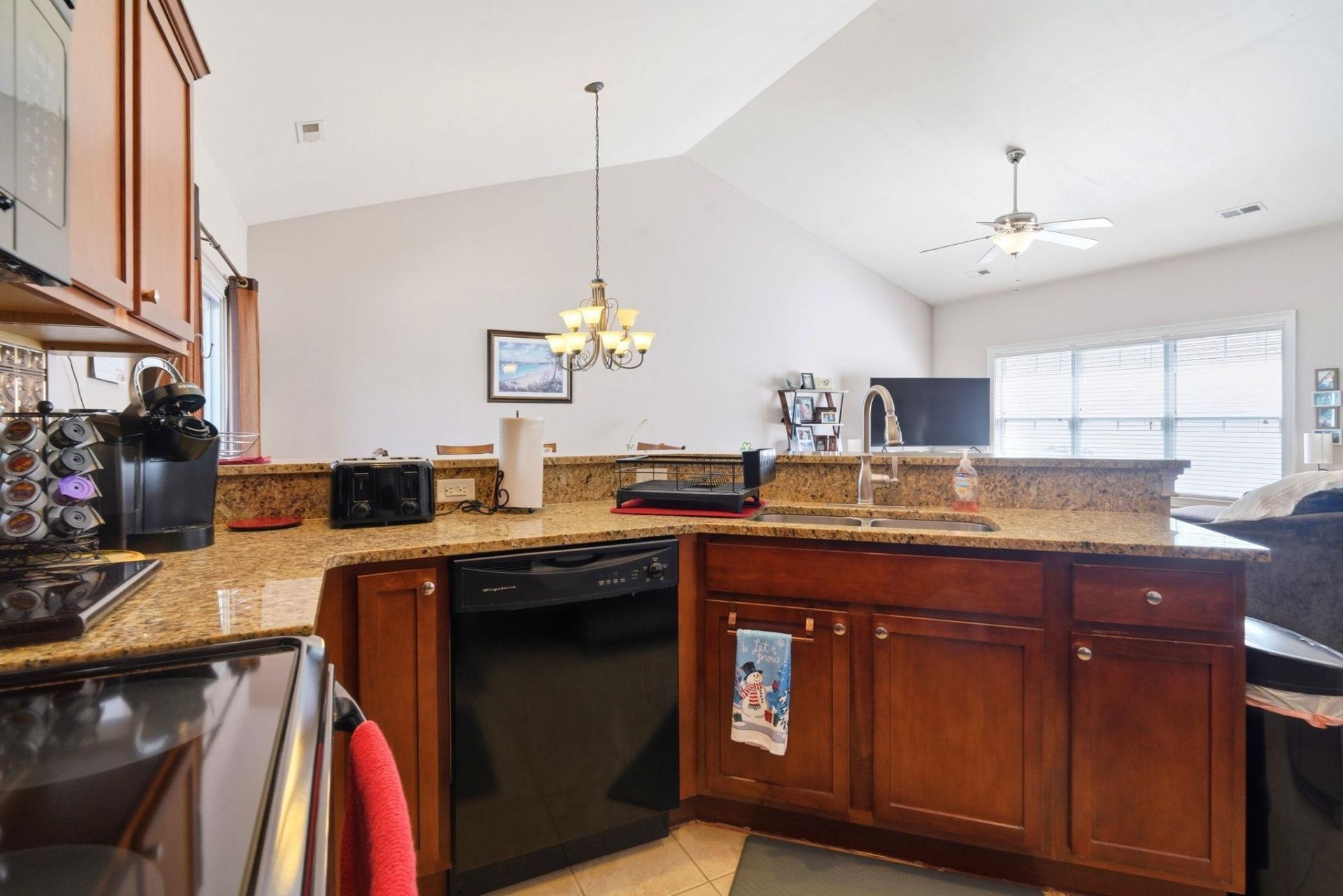 577 Sunnyside Ave.  Photo 9