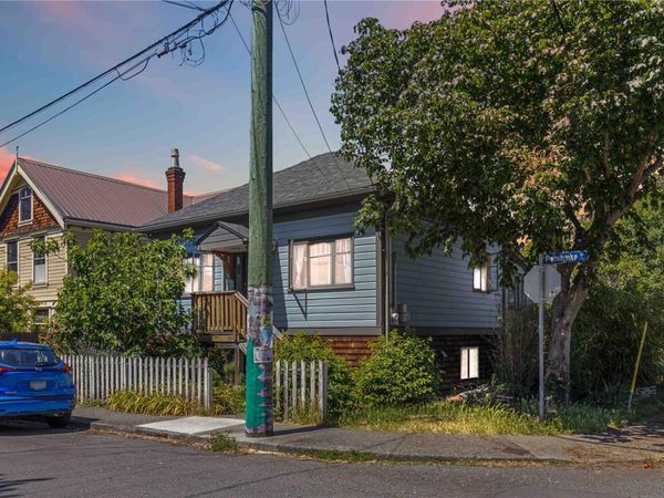 1334 Pembroke St , Victoria, BC V8R 1V4