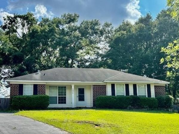 1370 Dulari Court , Mobile, AL 36695