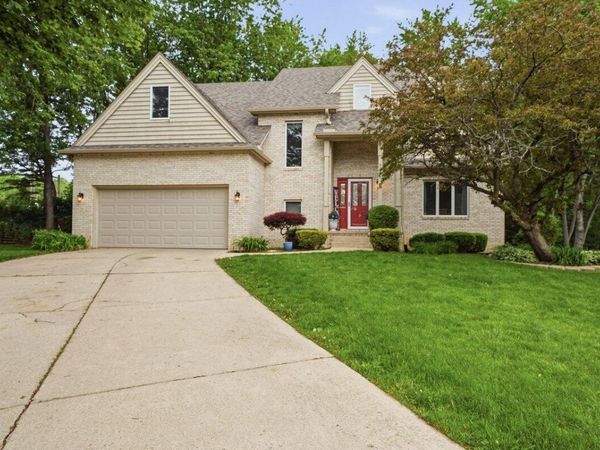5204 Woodmere Court , Valparaiso, IN 46383