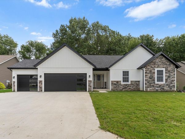 53784 Terre Verde Hills Court, South Bend, IN 46628