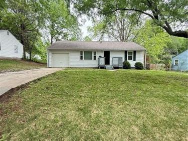 1000 NE 66th Terrace, Gladstone, MO 64118