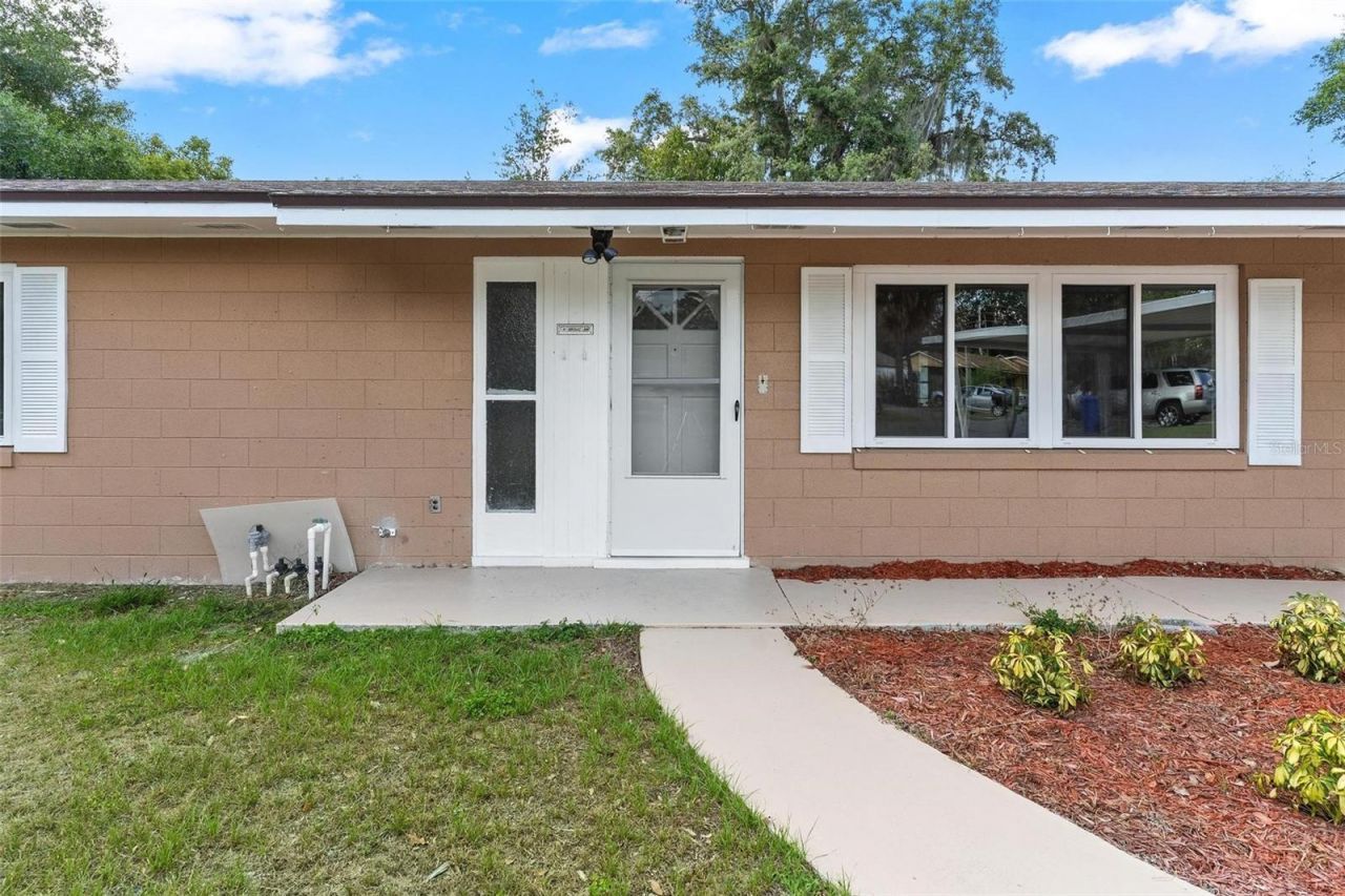 803 Carol Court , Tavares, FL 32778 Photo