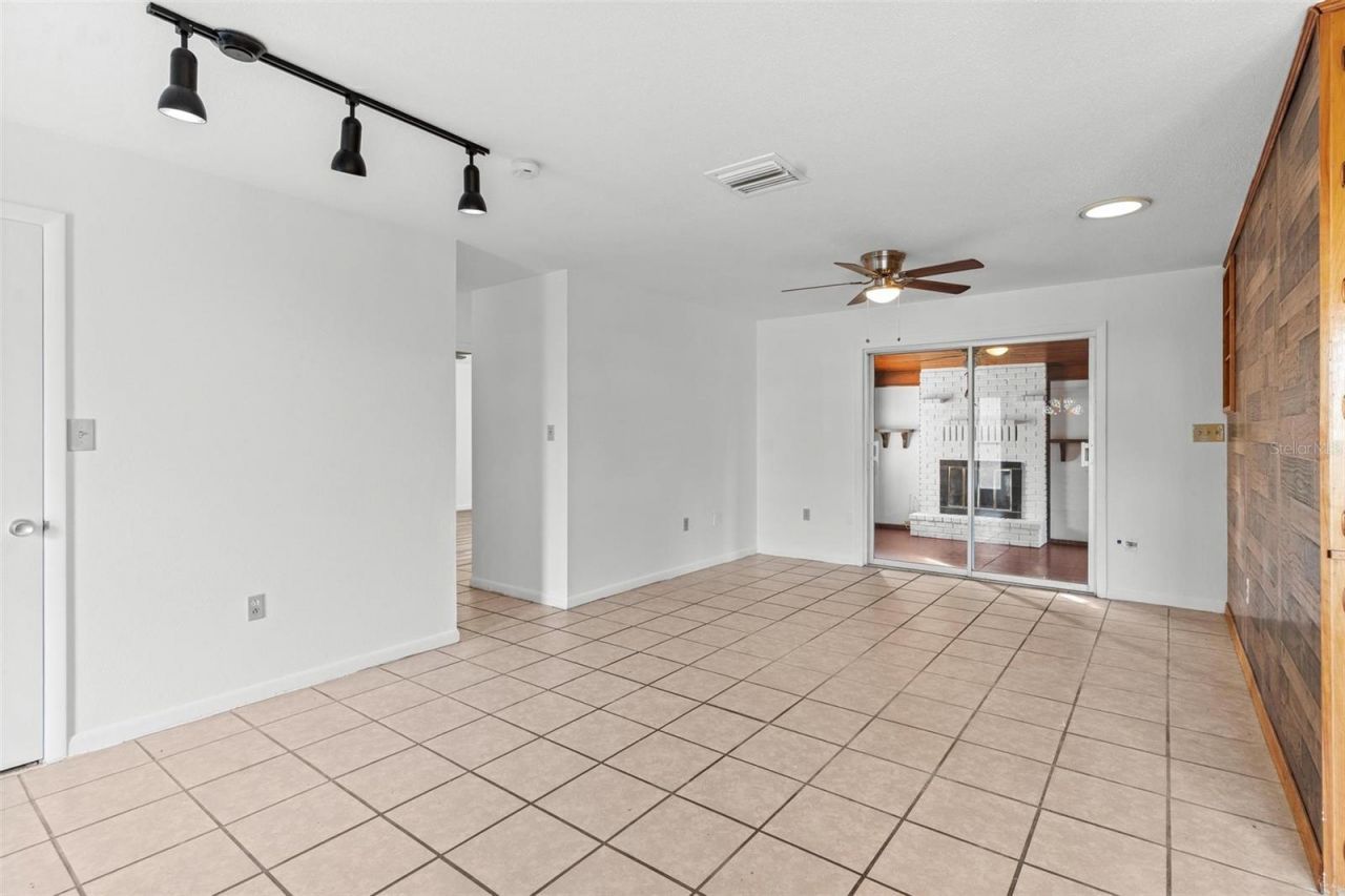 803 Carol Court , Tavares, FL 32778 Photo