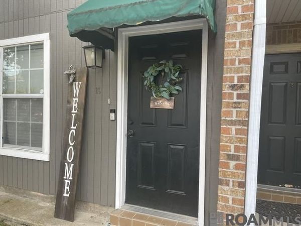 4624 Parkoaks Dr, Baton Rouge, LA 70816