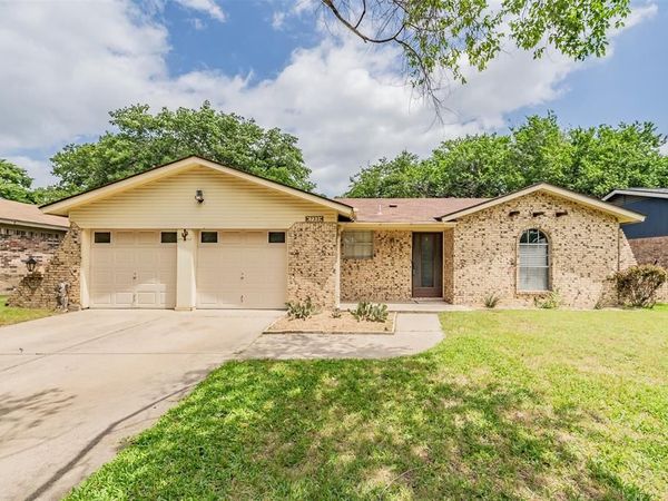 733 Bluebonnet Drive , Hurst, TX 76053
