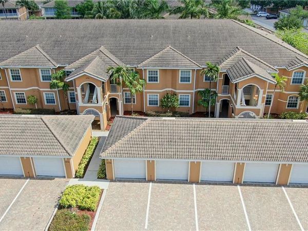 1076 Winding Pines CIR , Unit 206, CAPE CORAL, FL 33909