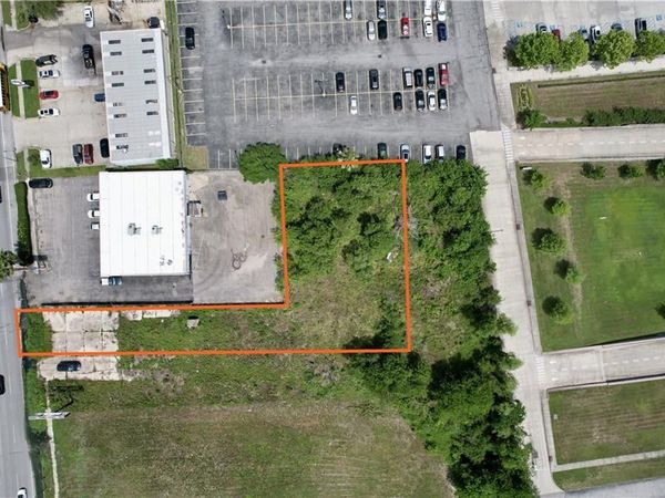 9846 LAKE FOREST Boulevard , New Orleans, LA 70127