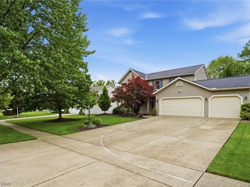 10376 Lake Meadows Drive, Strongsville, OH 44136 Photo 2