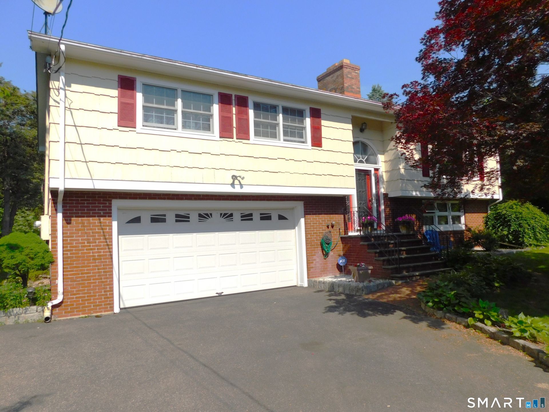 28 Rayo, Shelton, CT 06484 Main Photo