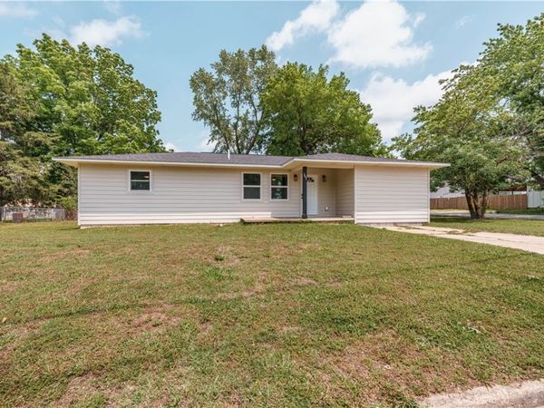 302 6th Street , Green Forest, AR 72638