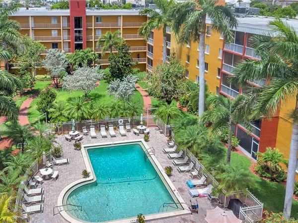 2366 E Mall DR, Unit 212, FORT MYERS, FL 33901