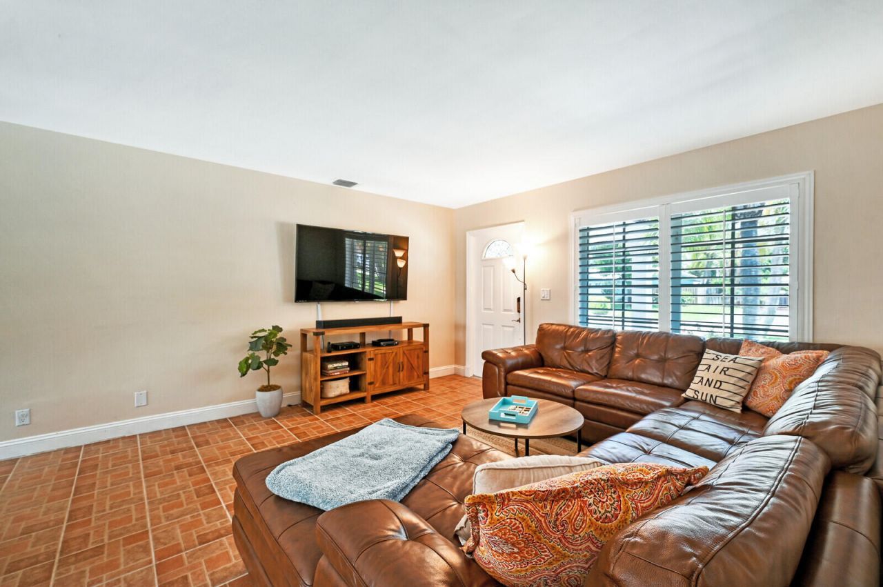 904 SE 12th Street, Deerfield Beach, FL 33441 Photo