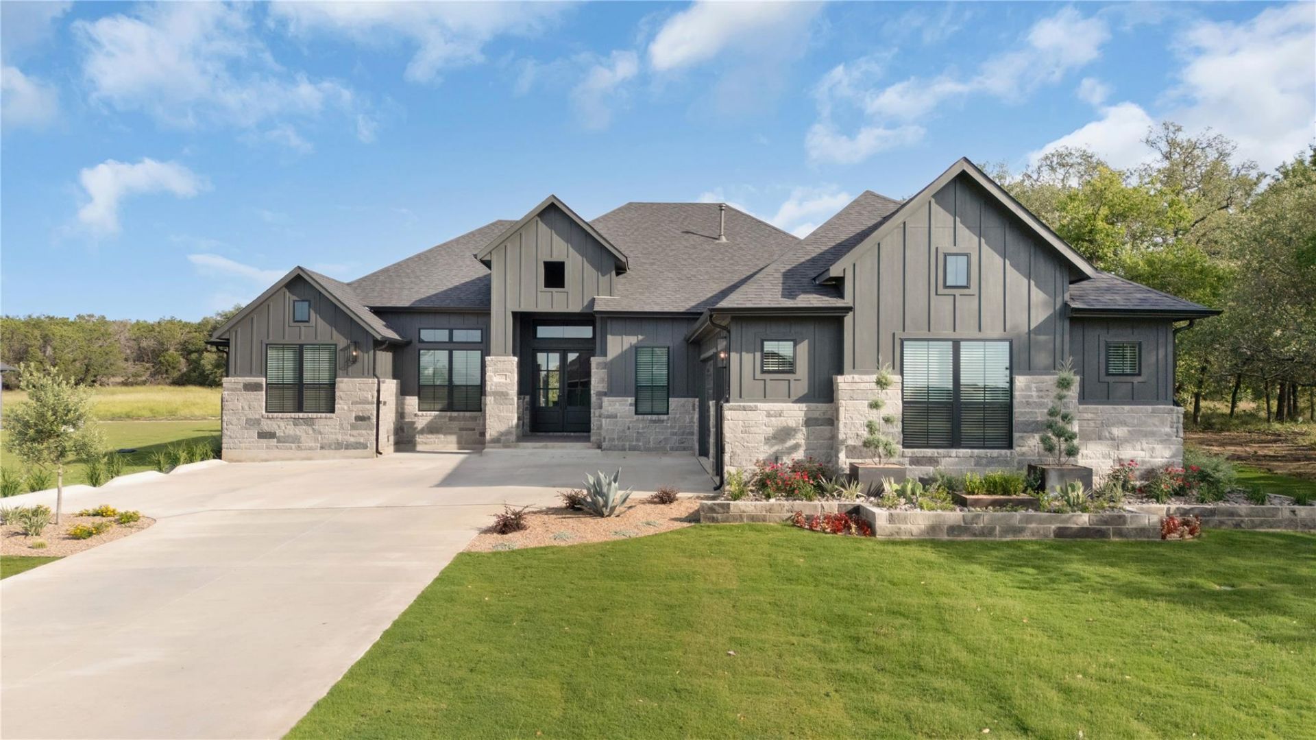 1009 Doelling Dr , Florence, TX 76527 Main Photo