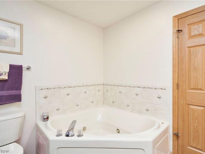 995 Bristol Drive, Akron, OH 44312 Photo 14