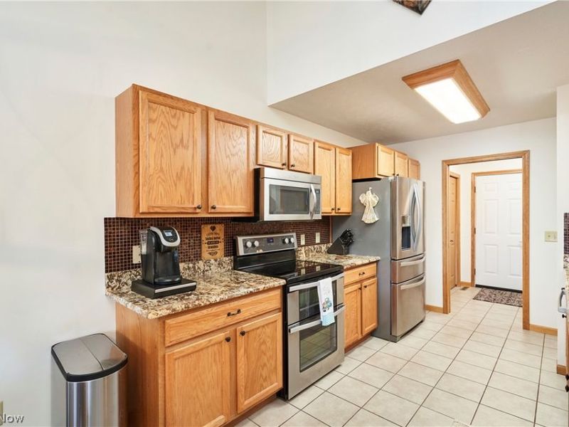 995 Bristol Drive, Akron, OH 44312 Photo 8