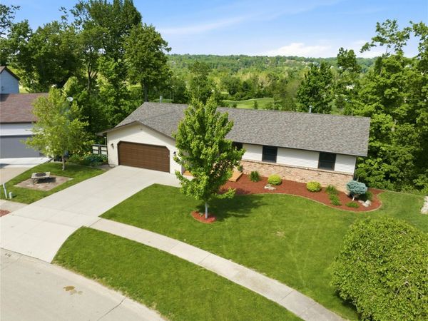 1504 Whitters Way NW, Cedar Rapids, IA 52405