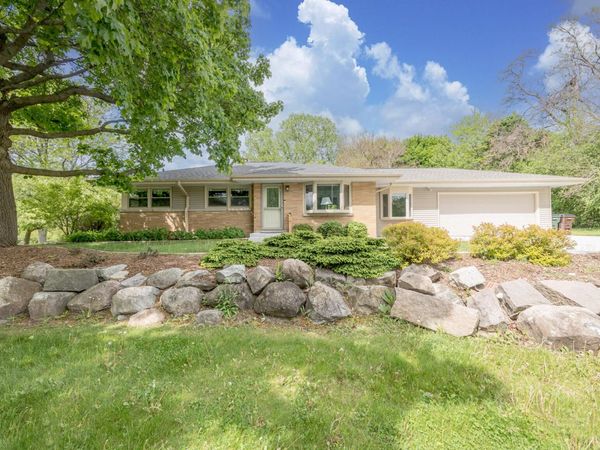 1401 S Westbrooke Pkwy, New Berlin, WI 53146