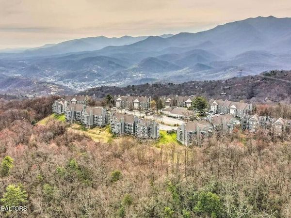 1260 Ski View Drive, Gatlinburg, TN 37738