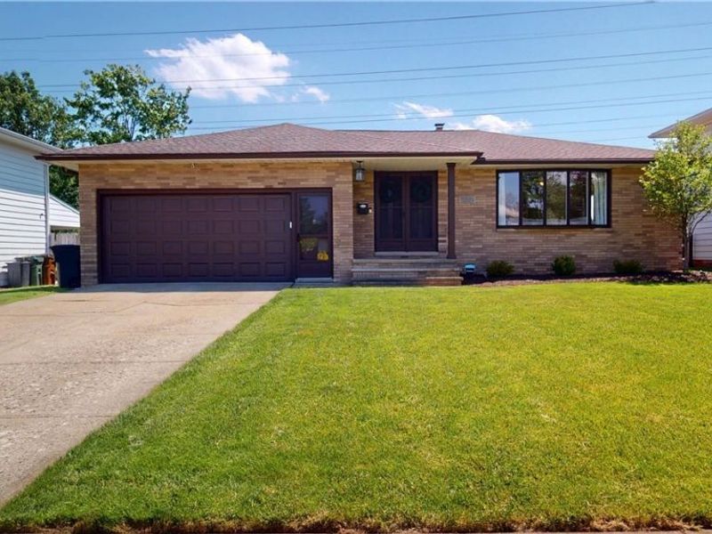 2221 Coventry Drive , Parma, OH 44134 Photo 2