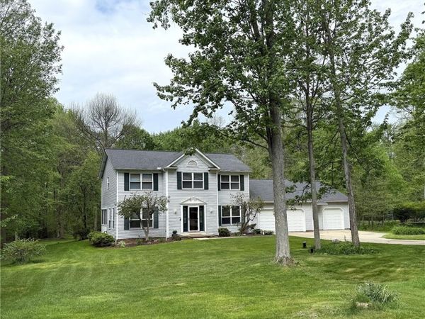9109 Lake In The Woods Trail , Chagrin Falls, OH 44023