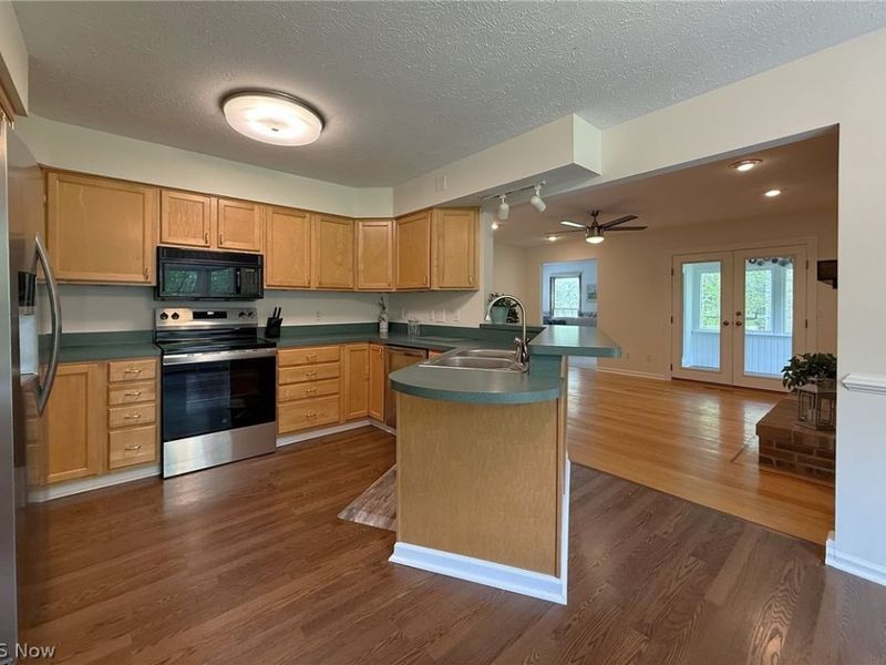 9109 Lake In The Woods Trail, Chagrin Falls, OH 44023 Photo 2