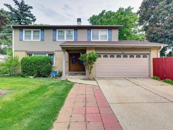 1423 S Cypress Drive , Mount Prospect, IL 60056