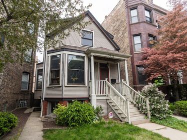 3512 N Bosworth Avenue, Chicago, IL 60657