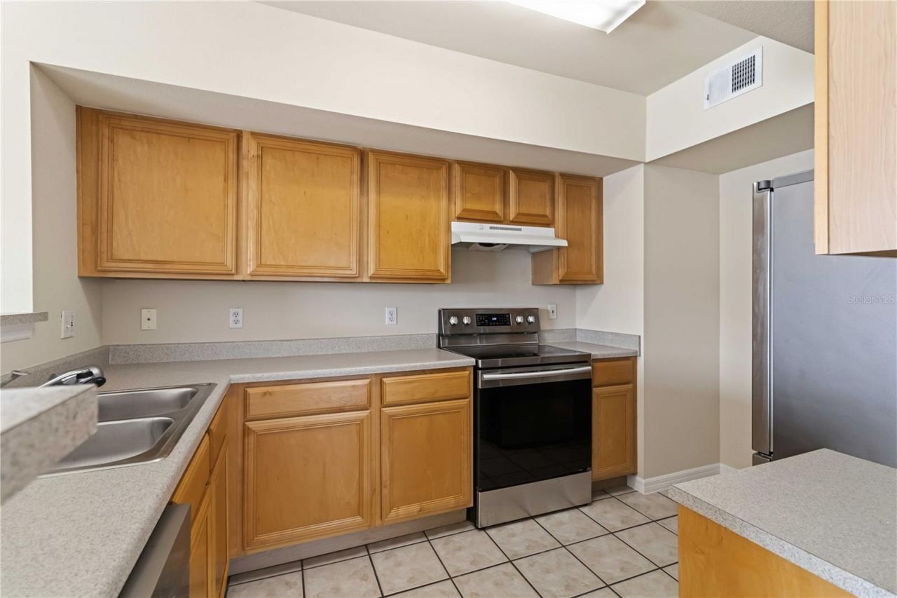 1025 Villagio Circle, Unit 204, Sarasota, FL 34237 Photo