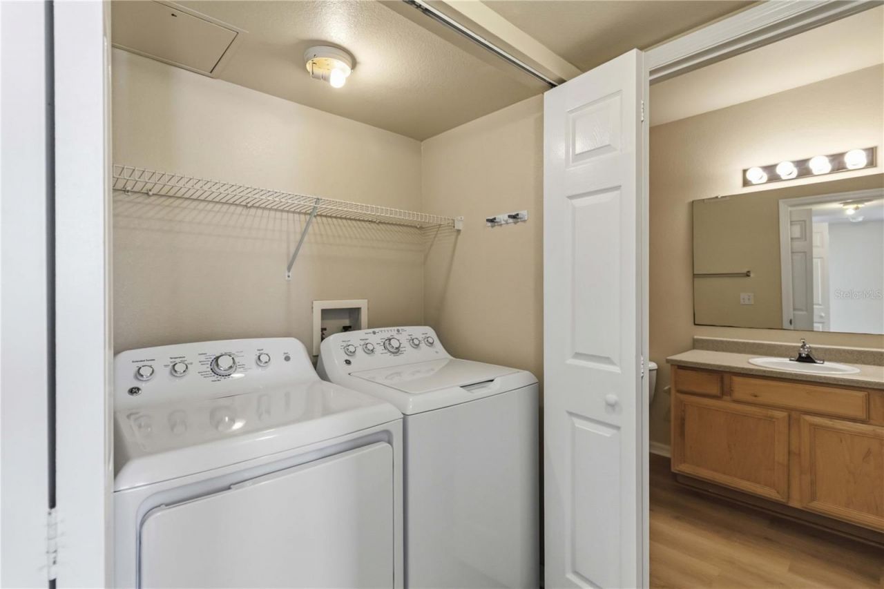 1025 Villagio Circle, Unit 204, Sarasota, FL 34237 Photo