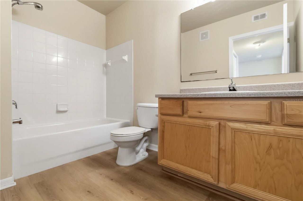 1025 Villagio Circle, Unit 204, Sarasota, FL 34237 Photo