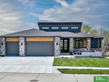 5815 N 208th Street, Omaha, NE 68022