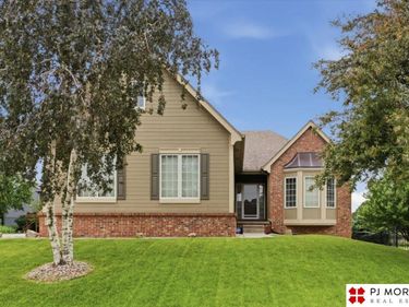 17621 Prestwick Avenue, Omaha, NE 68136