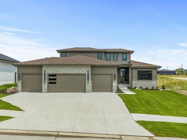 5407 N 212th Street, Elkhorn, NE 68022