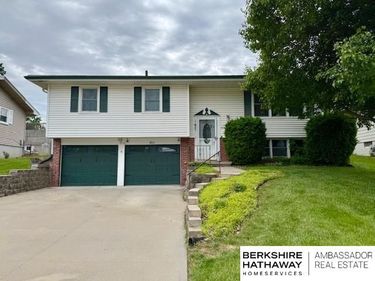 8817 Weir Street , Omaha, NE 68127