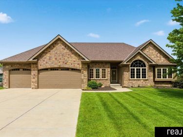16378 Cheyenne Road , Omaha, NE 68136