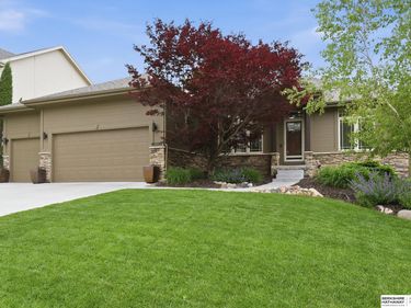 17017 Grant Street, Omaha, NE 68116