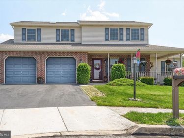 8 HAVERFORD CIRCLE, MANCHESTER, PA 17345