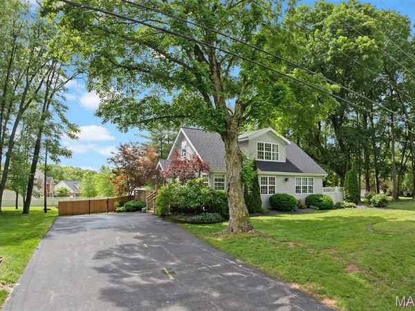 327 Glen Carbon Road , Glen Carbon, IL 62034