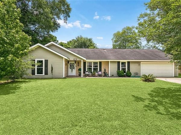 517 BARBARA Place, Mandeville, LA 70448