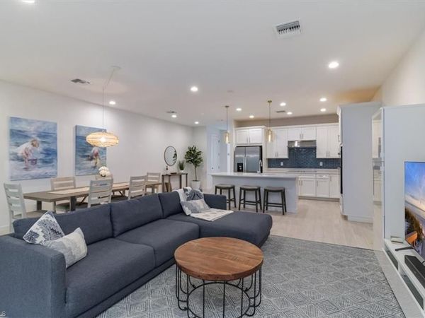 13021 Pembroke DR, NAPLES, FL 34105